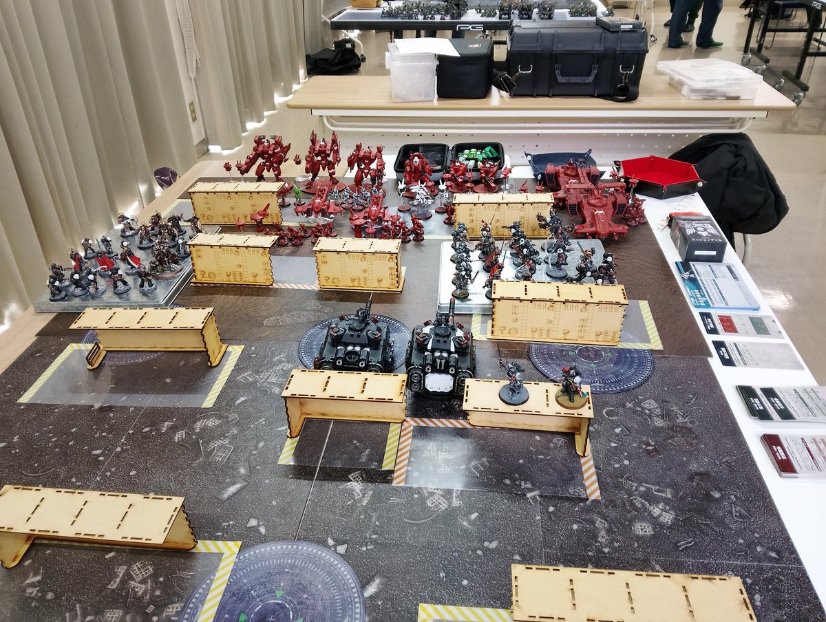 一昨日のゲーム会
タウ戦　三回目のレイアウト7 
真ん中のテレインの隙間は3.5インチなので　インパルサーが通れない
ので大変　対戦ありがとうございましたm(_ _;)m