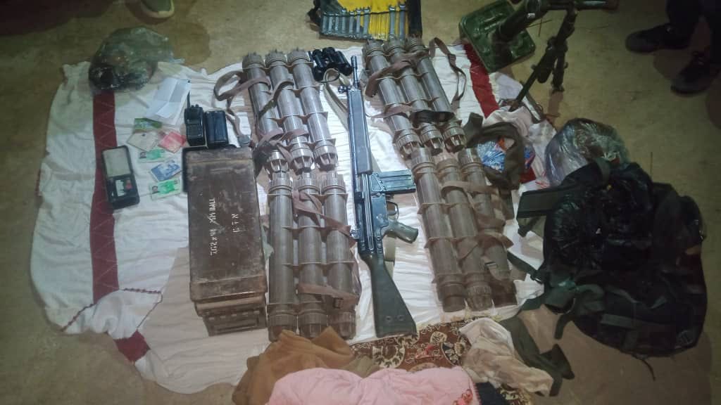 ووم تعقیب

دا هغه غنیمتونه دي چې تازه د کندهار شورابک کې د پاکستاني رژیم څخه جګړې په ډګر کې ونیول شول.

جنګ لا هم دوام لري، مجاهدین په لوړ مرال مخ پر وړاندې روان دي.

#ردالظلم