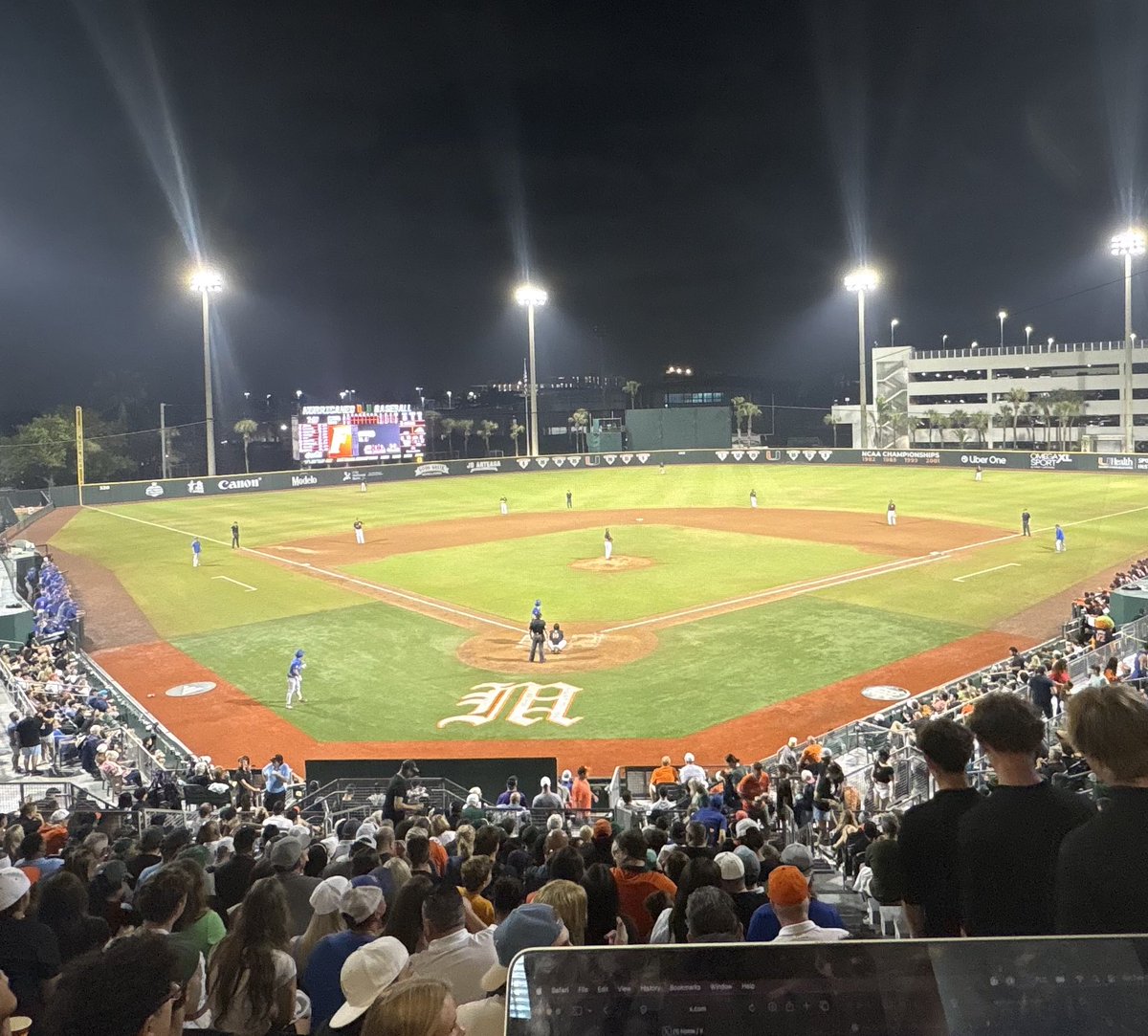 EliteRecruits_'s tweet photo. Want to play college baseball at a HIGH level?

The past two weeks I watched:
#2 LSU vs Notre Dame
 #9 Florida vs #24 Miami

Here’s the reality of what that level actually looks like.

A THREAD:🧵 https://t.co/4XzrxU4CIe