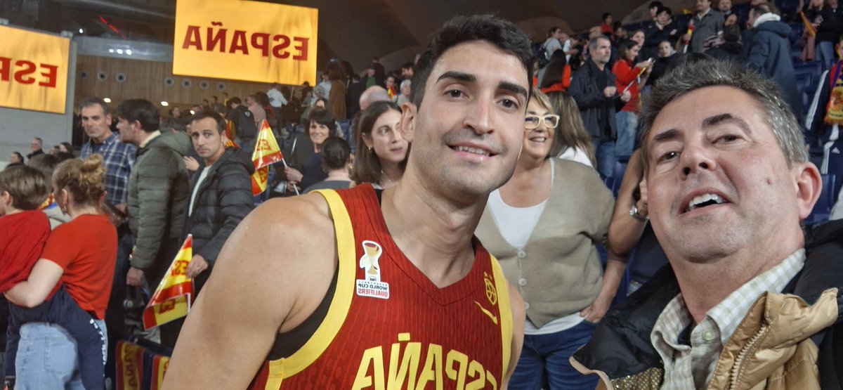 BorjaInzaRTVE's tweet photo. Noche espléndida en Asturias, con victoria de España, 78-64 ante Ucrania y pase a la 2ª ronda clasificatoria para el Mundial de Catar 2027. En el remozado Palacio de los Deportes de Oviedo, con Jaime Fernández e Izan Almansa @BaloncestoESP @rne @RNEdeportes
#Basket
#Vamooosss https://t.co/0kxfrqqBhA