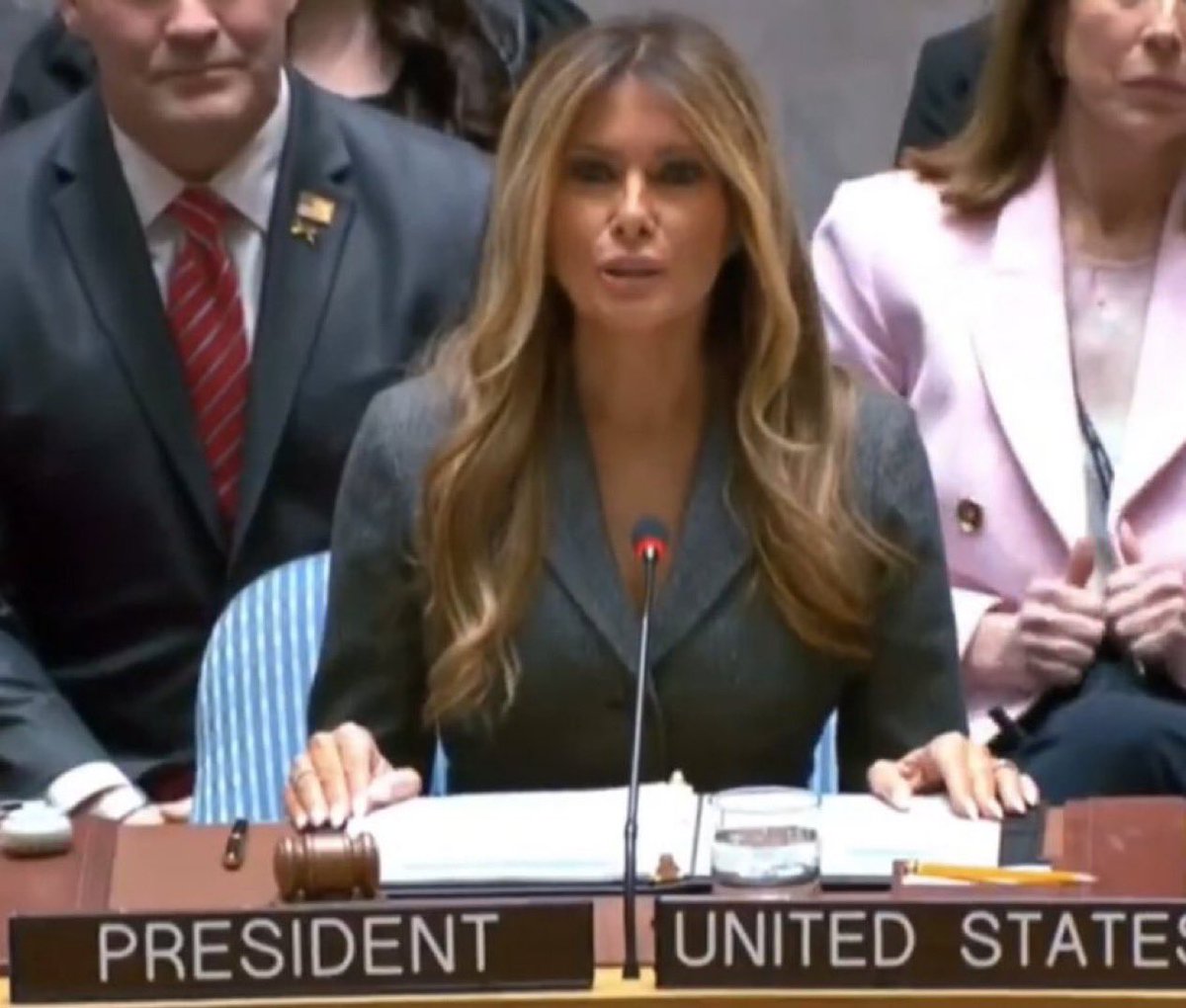 ⛔️We live in a clown world 🤡

•Melania Trump at the UN‼️

•Ghislaine Maxwell at the UN‼️

⛔️What is so special about these two women that put them on the top of the United Nations ‼️