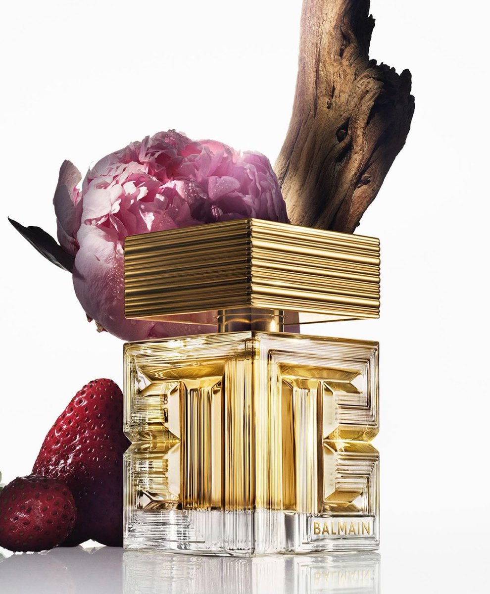 TheBeauteMethod's tweet photo. New @Balmain perfume has social media in a frenzy! That means she’s at the top of my sniff list… I hear mixed reviews but I’ll get my nose on her asap &amp; see if she lives up to the hype! https://t.co/XTBvbLqbq3