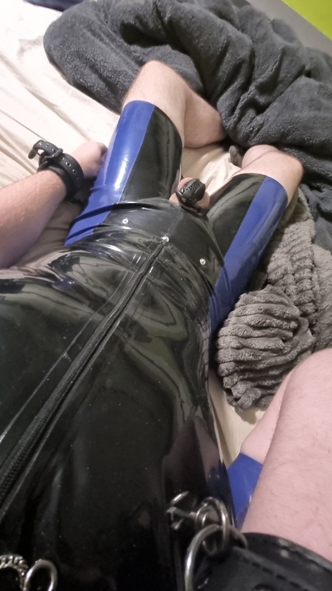jtwink094's tweet photo. Who wants to be the keyholder for my cage😈🙈

#chastity #cage #twink #gay https://t.co/iVb8DMUVw8