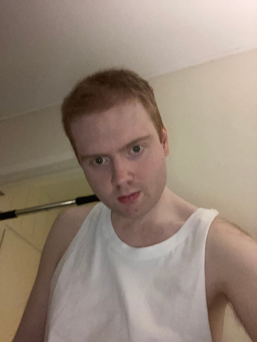 Vap1dHomo's tweet photo. Fresh out of shower and freshly shaved. https://t.co/0Y3DWos1kw