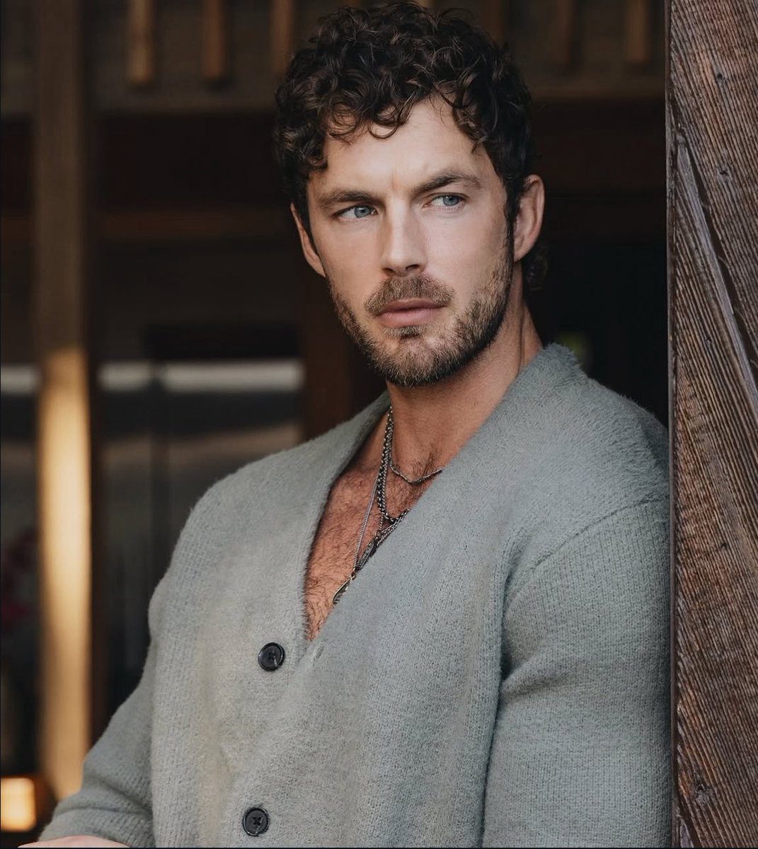 MCM to the man who makes my heart skip whenever his blue eyes meet mine. 

(<a href="/urbadbluey/">Bad Bluey 👑</a>)