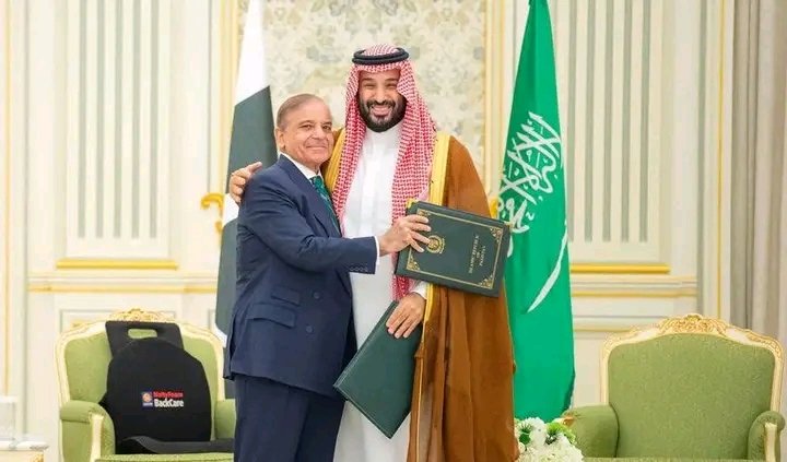 🇸🇦 🇵🇰 وين اتفاقية الدفاع المشترك مع باكستان والخرط والهياط كله راح فطيس 😂 
انتهت كل الهنجمه  
صقور في أجواء اليمن ونعاج امام الهنجمه الايرانيه 

وتلك الأيام نداولها بين الناس