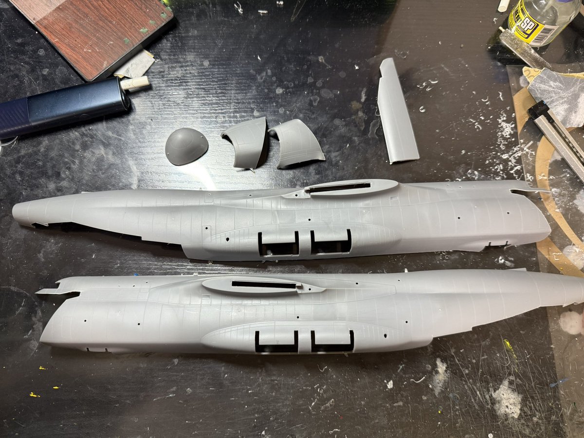 -Back to 1976-

50年前の大事件をジオラマで作ってみました😆
車やら内装やら何やら、ここまでスクラッチの集まりで固めた事、やったことない事色々やってみて楽しかったです😌　

資料や証言を送ってくれた方に感謝して
完成の報告とします🫡

-ベレンコ中尉亡命事件-
Mig25&amp;C-5A Galaxy
#144スケモ