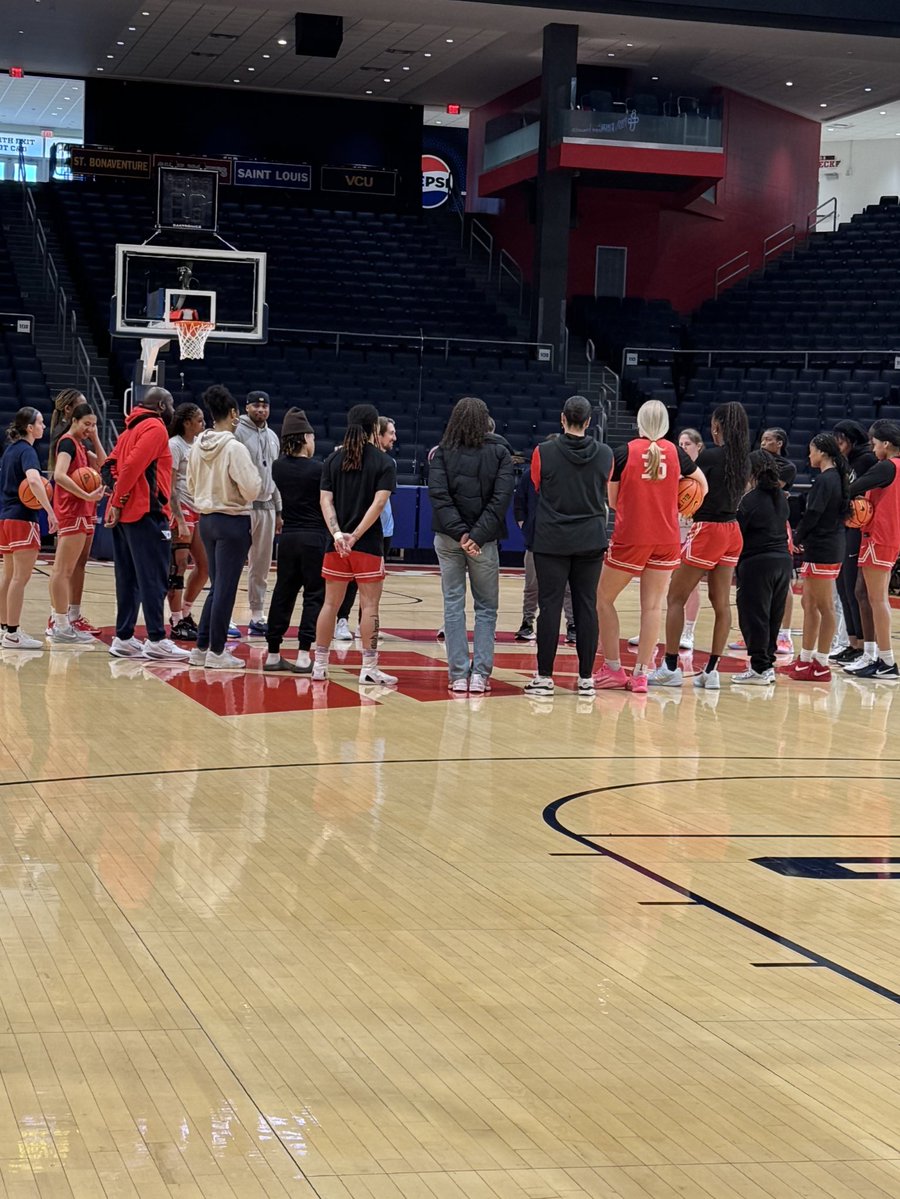 Nyomi Hahn tweet media