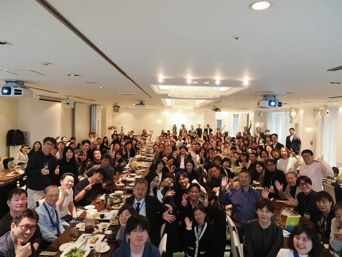 non_cc23's tweet photo. キャリコンの輪☆ザ・リアル東京大会2026に参加。
今回も司会進行を担当しました。

200名規模のリアル開催。
前に立ちながら、場の熱量と本気を全身で感じました。

キャリア支援に真剣な人たちがこれだけ集まる。
やっぱりキャリアコンサルタントは面白い。

次につながる時間になったと思います。
関わってくださった皆さま、ありがとうございました。