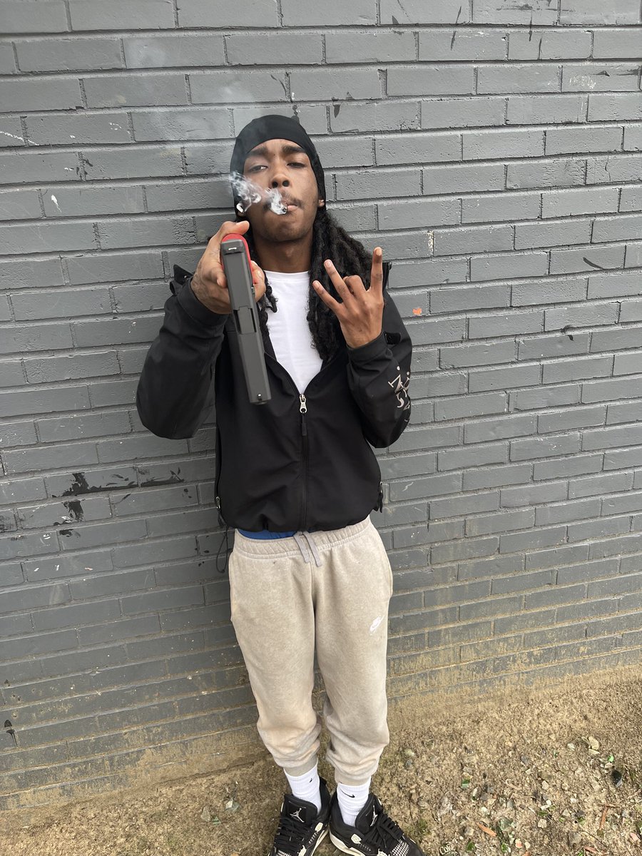 ricofrmda336's tweet photo. Watch me burn b4 you bitches show me love https://t.co/JbCqWGR12D
