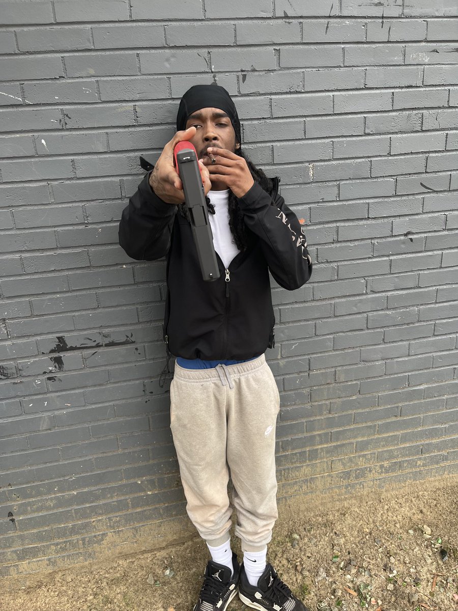 ricofrmda336's tweet photo. Watch me burn b4 you bitches show me love https://t.co/JbCqWGR12D