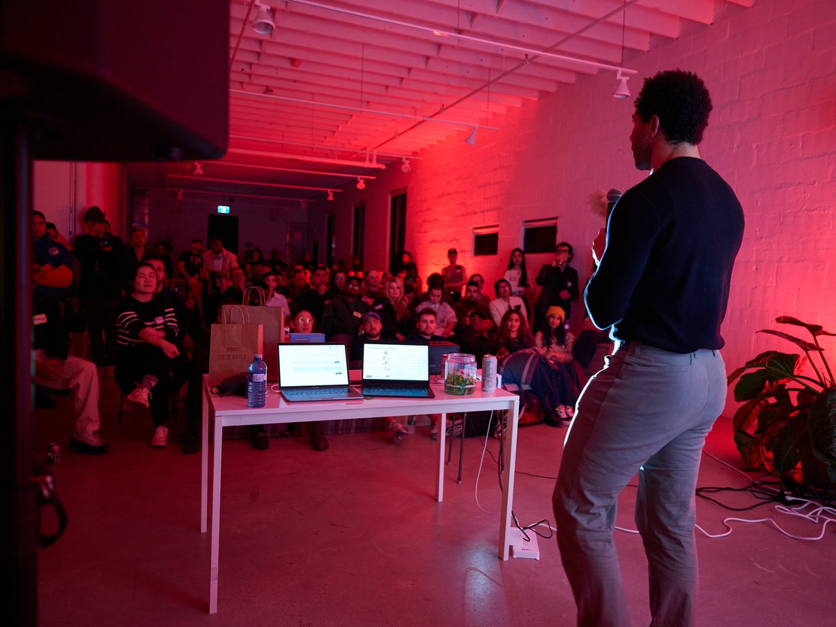 CTRL+SHIFT tweet media