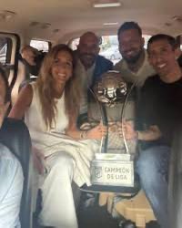 Las fotos de los grandes logros del Chiqui Tapia están pensadas por el mismo artista visual