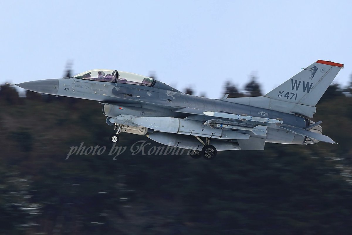 おはようございます！
定休日、ブルーもおやすみ…
おやすみですが明日からの案件の準備しなきゃ…