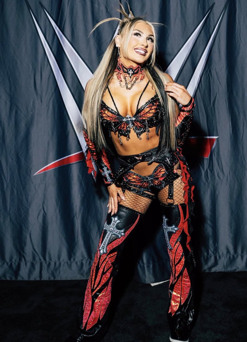 Back On My Time. 𖤝 NOT @tiffstrattonwwe tweet media