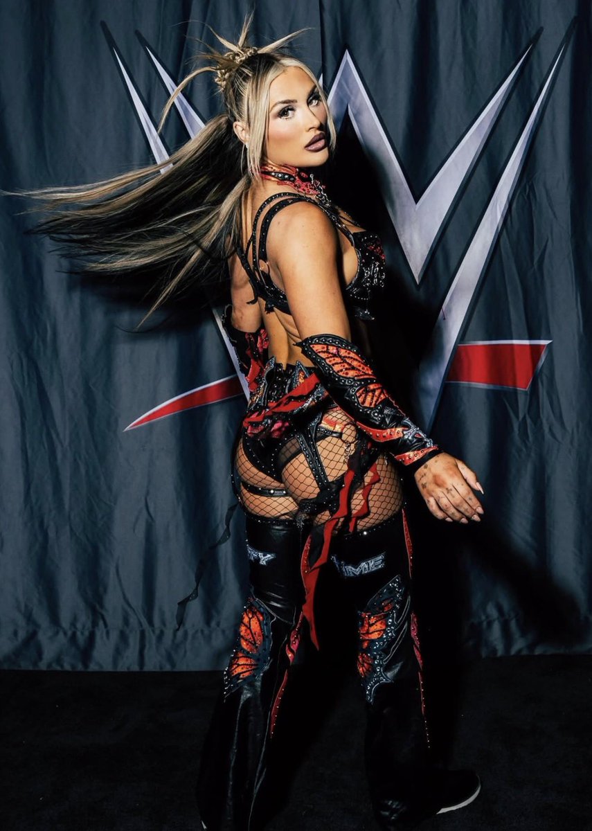 Back On My Time. 𖤝 NOT @tiffstrattonwwe tweet media