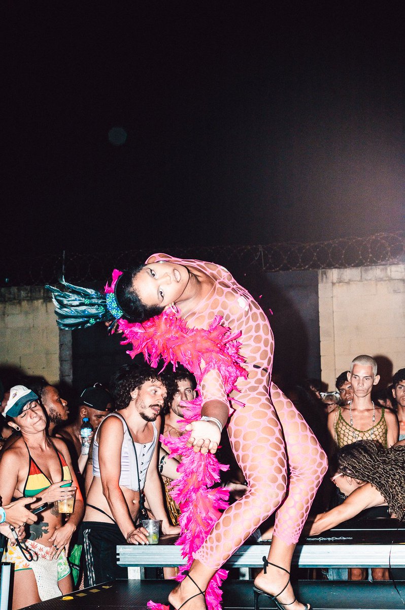 lascasasssss's tweet photo. novo affair • RJ • carnaval https://t.co/7ki2q8SMyC