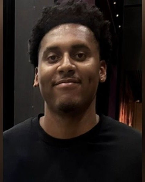 BullsMuse_'s tweet photo. Elijah Hoard has been missing since Friday evening in Chicago. He was supposed to catch a flight to France but never boarded. If you have any information, please notify his family or detectives at Area One SVU at 312-747-8380. Thank you for sharing https://t.co/Xk8JV4Thvc