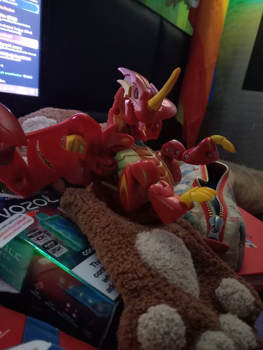 Dumplingdiapers's tweet photo. Drew my new son, just gave birth to him, he's ugly. Be nice

#bakugan https://t.co/HVKHmuRQoW