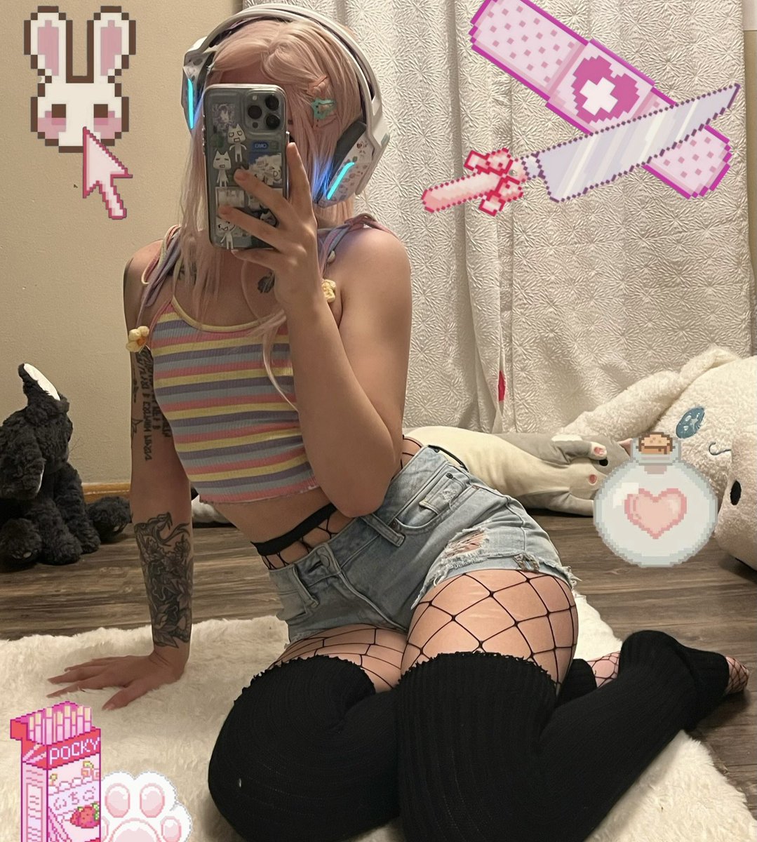 yuckyq's tweet image. strawberry dreams 🍓🎀
#pink #cutecore #toes