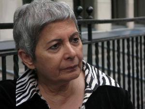 مهرانگیز کار: 
ایران ما را دارند کلنگ می‌زنند…
ایران ویرانه را می‌خواهند به ایرانیان تحویل بدهند و بگویند ما بستر را برایتان درست کردیم،
و حالا نوبت شماست تا روی این ویرانه دموکراسی بسازید!
کجای این تجاوز و سازوکار تهاجمی به نفع مردم است؟
اوضاع بی‌شباهت به سرنوشت غزه نیست!..