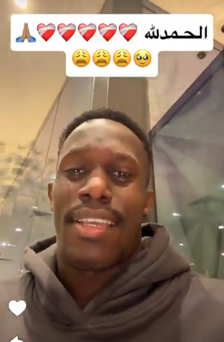 المشجع الاهلاوي رياض الزهراني
والمشجع الاتحادي بيسو

في يوم واحد الحمدلله انتصروا على السرطان وخرجوا لنا بالسلامة 

والله انه خبر افرحني كثيييير والله يشافي كل مريض ومبتلى يارب