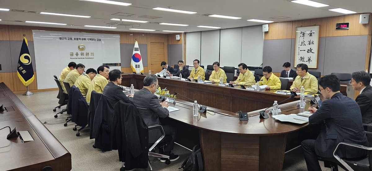 오늘 오전 7시 30분, 국내 금융시장 개장 전 중동 상황 관련 관계기관 합동 ‘금융시장 상황점검회의’를 개최하였습니다. 재정경제부, 한국은행, 금융감독원, 한국거래소, 산업은행, 기업은행, 신용보증기금, 국제금융센터 등이 모두 참여하였습니다.

오늘 회의에서는, 중동 상황의 전개 양상에 따라