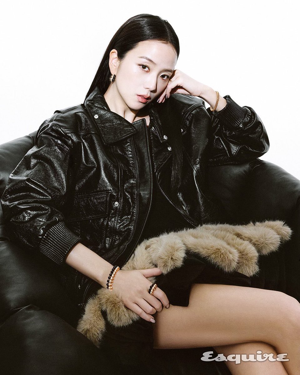 jisoogaIIery's tweet photo. MOTHER https://t.co/GOAE4nn3ye