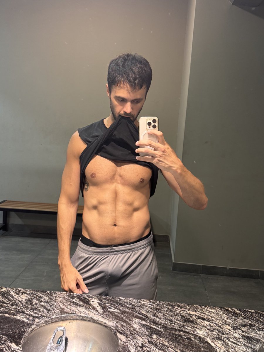 karma_is_a_cat tweet media