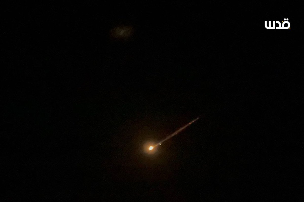 ferozwala's tweet image. #Breaking 
🚨💥Iranian rockets in the skies over #Tulkarm, as they head toward occupied Palestine.

#WestBank #Palestine 
#Iran #IRGC 
x.com/ferozwala/stat…