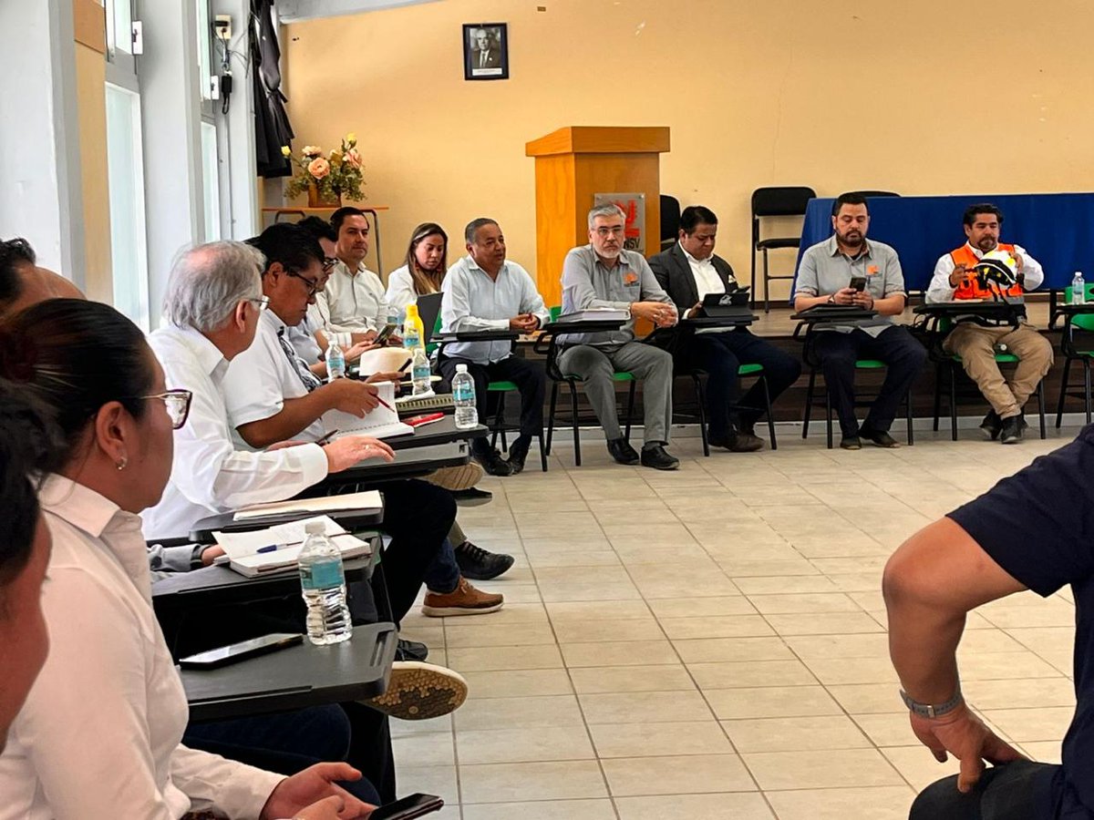 normal_ensv's tweet photo. La Secretaría de Educación de Veracruz, a través de su Unidad de Protección Civil, supervisó las obras en la Escuela Normal Superior Veracruzana Dr. Manuel Suárez Trujillo para garantizar la integridad de la comunidad en el próximo regreso a actividades presenciales. https://t.co/PX9E2oYd2m