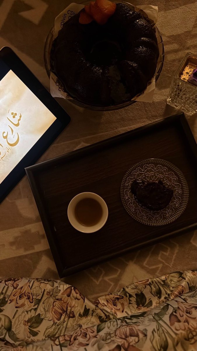 كل لبسٍ ترتدينه تخلينه عجيب 
وكل عقدٍ تلبسينه تزيدين ثمنه❣️