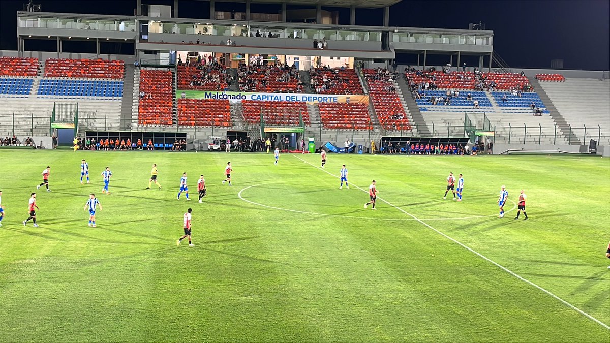 La noche y la entrada a $100 invitaba 
Eurodepo vs Eurojuve