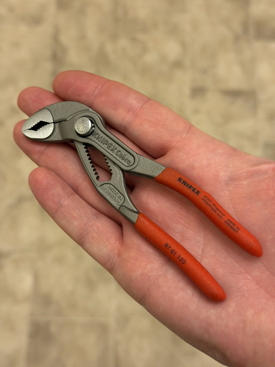 Зацените какой мелкий пиздюк. 😍