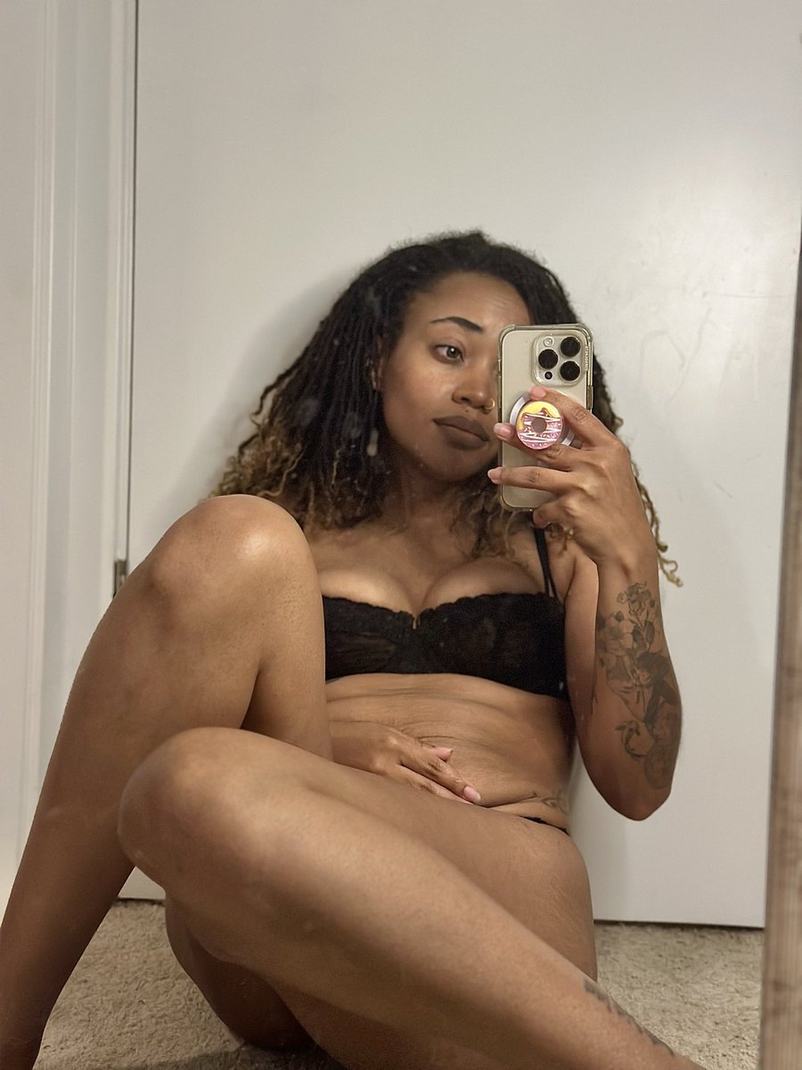 SinfulCami's tweet photo. Calm face. Filthy thoughts. 😈 🔗⬇️

https://t.co/tjwlXZH3T9 https://t.co/Eaclc35Td4