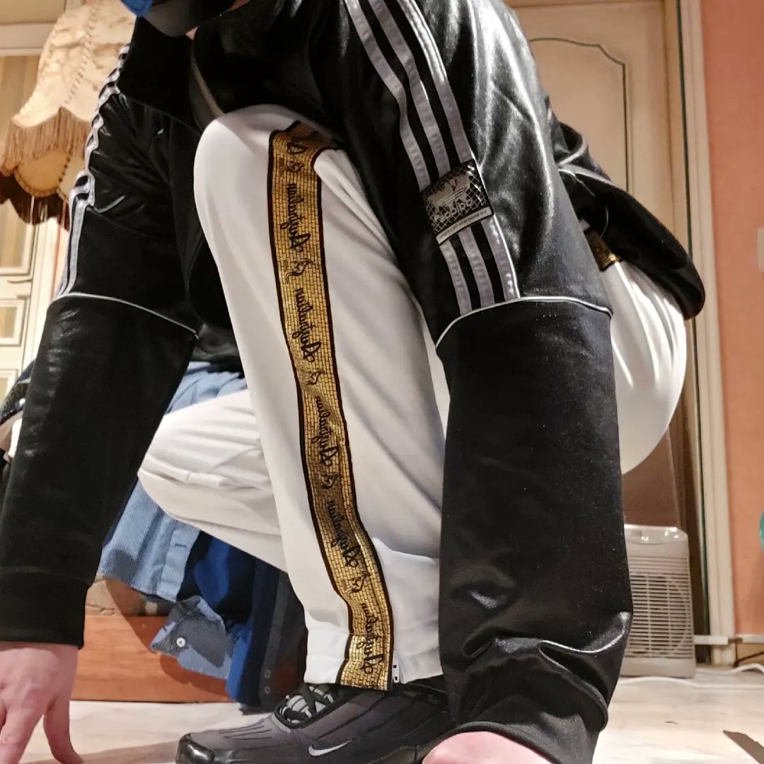 krieke99's tweet photo. @GayBoisGermany Sneaker ask bedrijf in Nederland . https://t.co/kDjw7HHg3X