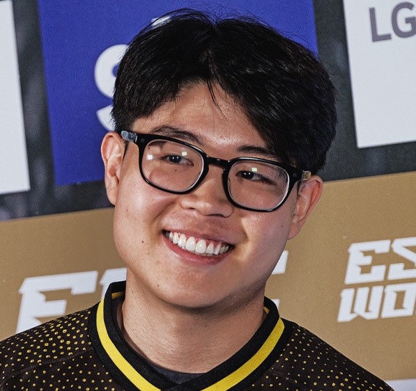 Elite Momo tweet media