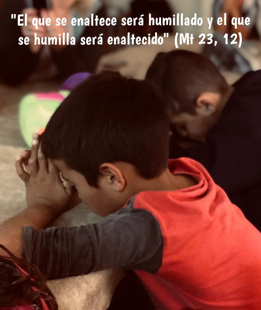 Lo decía Jesús y nos lo enseña la maestra de la vida. Quien aprende de su propia experiencia vital sabe que la vanagloria y el orgullo que desprecia a los demás terminan aderezando la ruina personal, mientras que la humildad de quien aprecia a los demás agranda la propia persona.