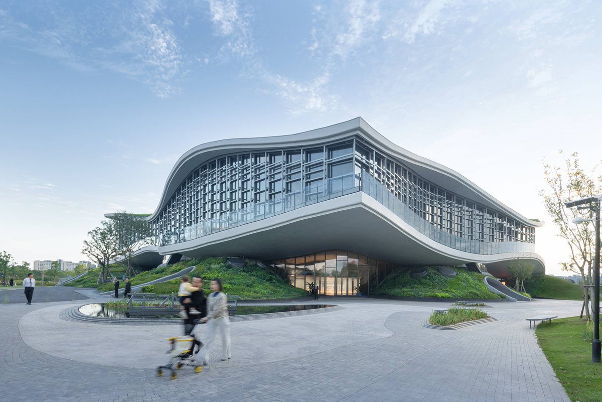 w_emerg's tweet photo. In Shanghai, China, Scenic Architecture Office answered this question with the Wave Cube, a 29,700 m² cultural and theme-park landmark completed in 2025 along Jin Hai Lake in Fengxian.
#WaveCube #ScenicArchitectureOffice #Shanghai #Contemporary #ConcreteInnovation #Cultural https://t.co/Toi5OrVJ7H
