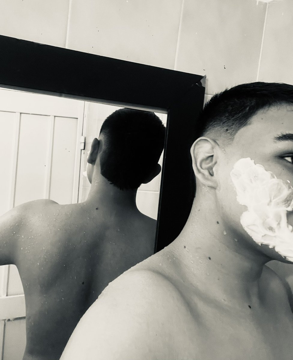 felipekstr_'s tweet photo. Si el reflejo te provoca… imagínate en persona. 🔥😈 https://t.co/6aVA2eyAdQ