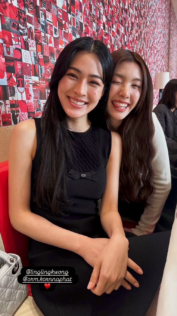 Princessakari's tweet photo. My favorite little babies.

LINGORM TAKEOFF TO DIORAW26
#LingOrmDiorAW26APTLook
#Linglingkwong #Ormkornnaphat 
#LingOrm #Dior #DiorAW26 #PFW https://t.co/vjhseBS3XO