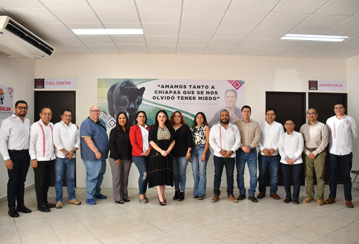 Con el objetivo de fortalecer los mecanismos de control, transparencia y consulta de información en materia de obra pública, se capacitó a los representantes técnicos del Gabinete de Infraestructura, para consolidar un Padrón Único en todo el gabinete legal y ampliado.