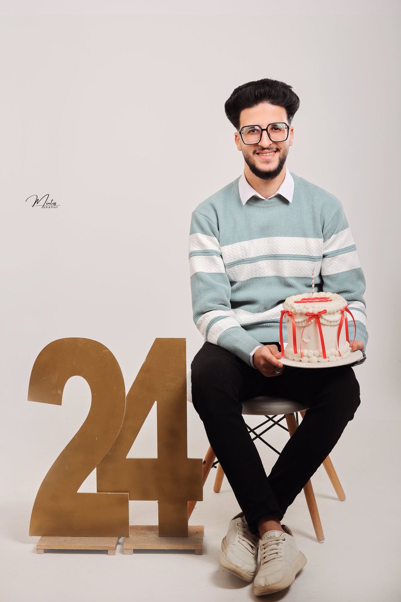 M7mdSherif3's tweet photo. "𝐎𝐟𝐟𝐢𝐜𝐢𝐚𝐥𝐥𝐲 "24” 🤍✨
اليوم اتممت عاماً جديداً من عمري♥️
اللّهم اني استودعك عاماً مضي من عمري وها قد بدآ عاما جديد وانا لا اعلم خفاياه ولكني اثق لانك قدرت لي الخير كله فاللهم اكتب لي الخير فيما اتمنا ♥️ https://t.co/DK8bCuNh0J