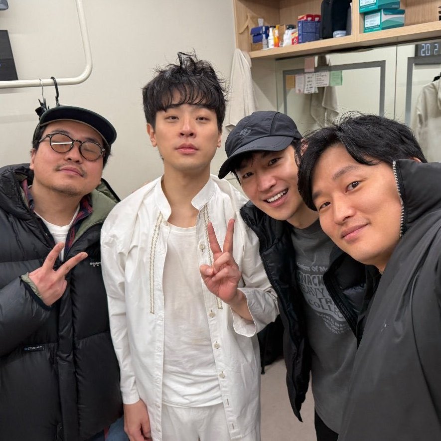 degulilsang's tweet photo. 3월 3일 오늘이 무슨 날인지 아십니까 
파수꾼 데뷔 15주년임 
20대와 30대 그리고 현재 40대까지 함께하는 파수꾼즈 눈물처나와서 못살겟네요💦💦 https://t.co/VgNsu1xKIp