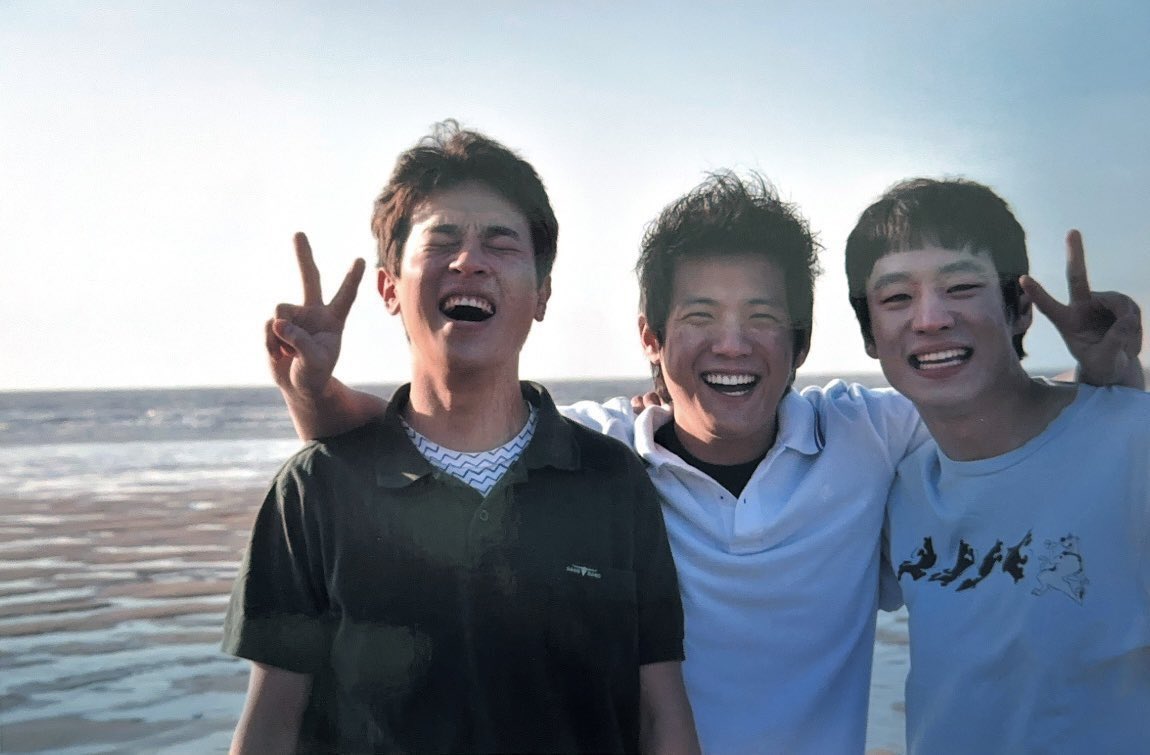 degulilsang's tweet photo. 3월 3일 오늘이 무슨 날인지 아십니까 
파수꾼 데뷔 15주년임 
20대와 30대 그리고 현재 40대까지 함께하는 파수꾼즈 눈물처나와서 못살겟네요💦💦 https://t.co/VgNsu1xKIp