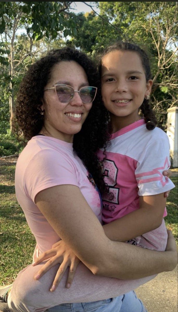 🚨 ACTUALIZACIÓN | Fue excarcelada la mamá de la niña que durante meses clamó por su libertad.

Después de más de 9 meses detenida, hoy vuelve a casa.

Que ninguna niña tenga que rogar por la libertad de su madre.