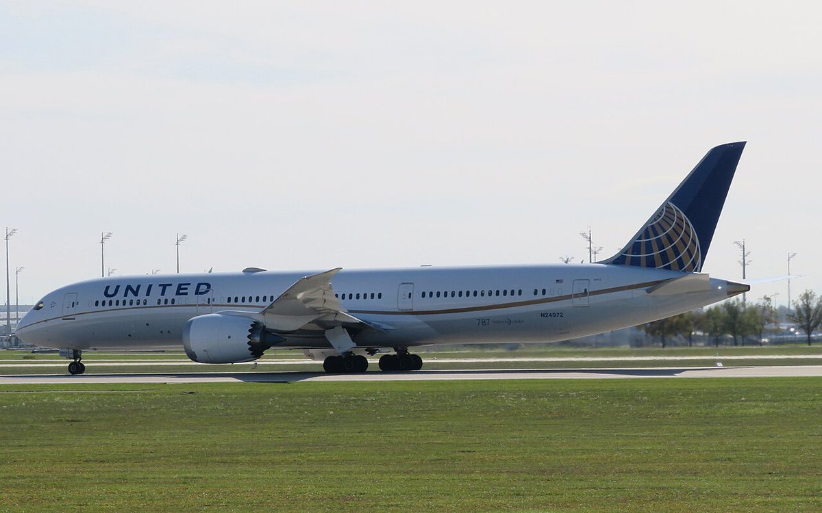 AvSourceNews's tweet image. United Airlines flight UA2127, a Boeing 787-9 bound for Newark, returned to Los Angeles (LAX) and passengers were evacuated by escape slides after flight crew reported an engine fire shortly after takeoff.

aviationsourcenews.com/united-airline…

#UnitedAirlines #LosAngeles #Newark #avgeek