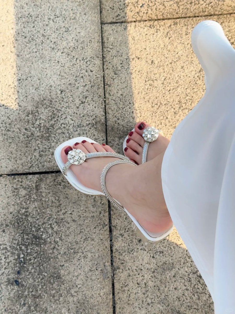 mhde20012's tweet photo. Stepping into summer vibes with these crystal-embellished beauties ✨ Loving the sparkle on my toes #SummerSandals #OOTD https://t.co/ObtMFniALn