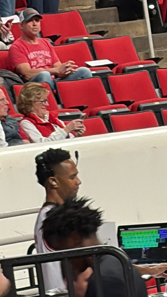 GeraldPain67's tweet photo. This dude the reason we loose #stillhating https://t.co/XosPjEebFX