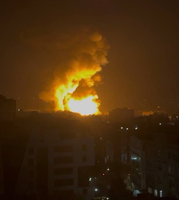 🚨 Última hora: El edificio del parlamento del régimen ha sido destruido.

En este edificio se solía cantar frecuentemente "Muerte a Israel y a Estados Unidos".